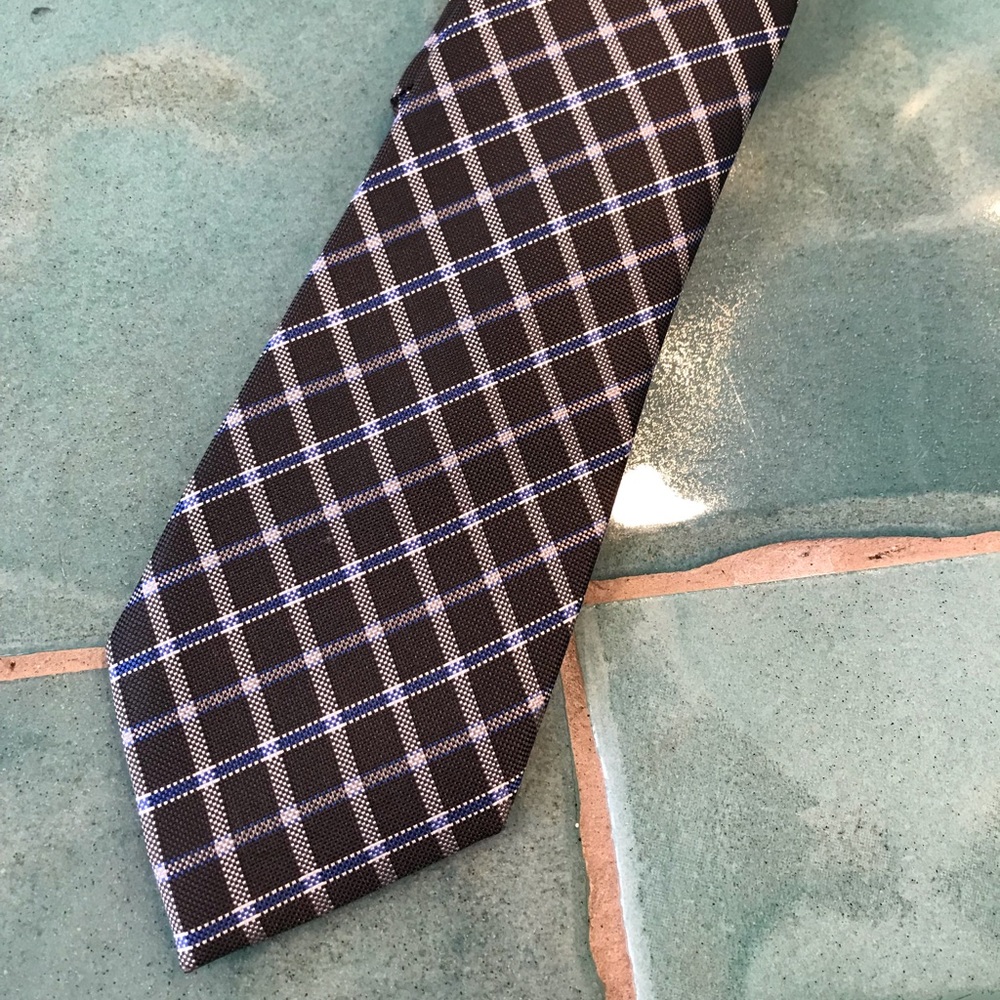 Vince Camuto tie. Hand made.